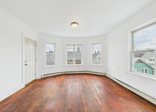 Property at 411 Rathbun St Unit 3, Woonsocket, RI, 02895, 3 beds, 1 bath, [object Object]