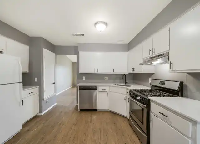 Property at 4900 E Stassney Ln Unit B, Austin, TX, 78744, 2 beds, 1 bath, [object Object]