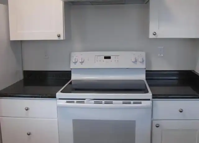 Property at 2300 E Barnett Rd Unit 52, Medford, OR, 97504, 1 bed, 1 bath, [object Object]
