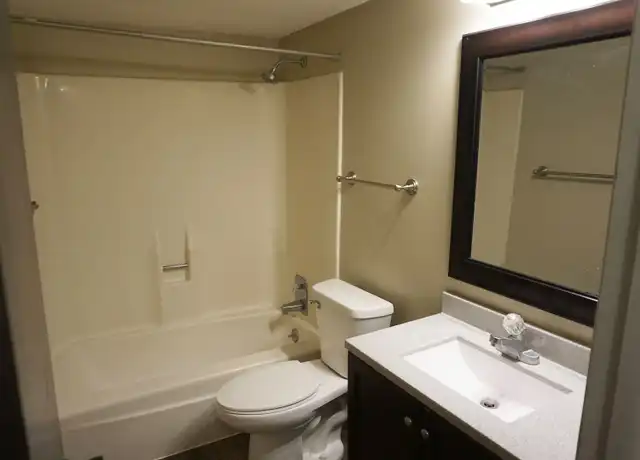 Property at 300 S 26th St Unit 5, Lincoln, NE, 68510, 1 bed, 1 bath, [object Object]