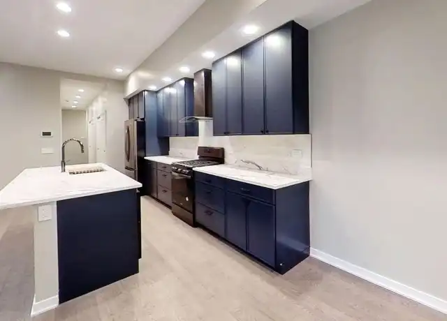 Property at 670 N Clark St, Chicago, IL, 60654, 1 bed, 1 bath, [object Object]