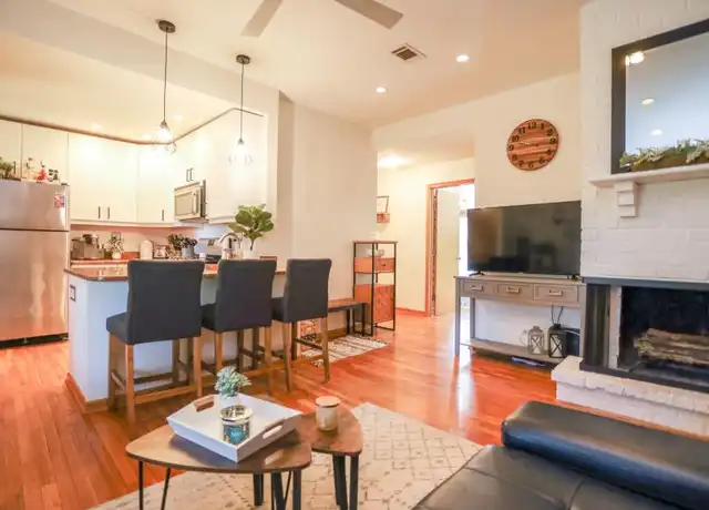 Property at 2943 N Sheffield Ave, Chicago, IL, 60657, 2 beds, 1 bath, [object Object]
