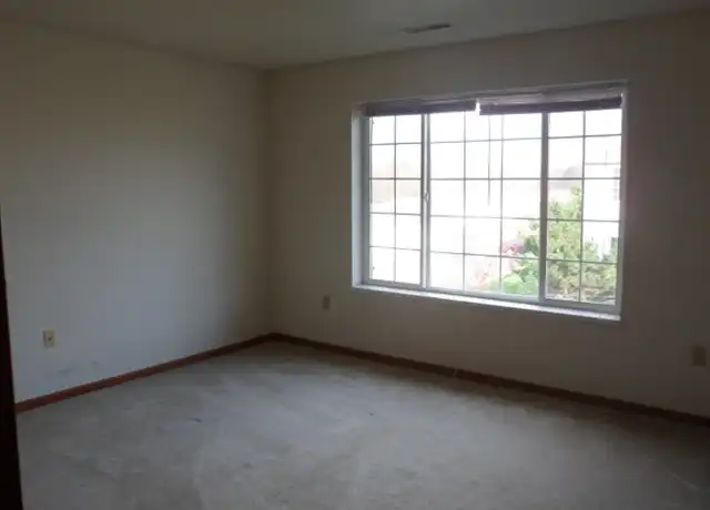 Property at 908 Fox Creek Dr Unit 8, Watertown, WI, 53098, 2 beds, 1 bath, [object Object]
