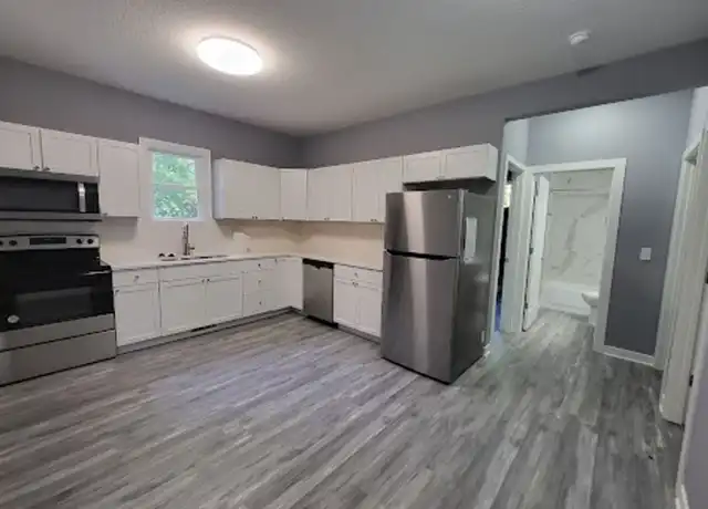 Property at 2406 Woodland Ave Unit 2406-2, Des Moines, IA, 50312, 3 beds, 1 bath, [object Object]