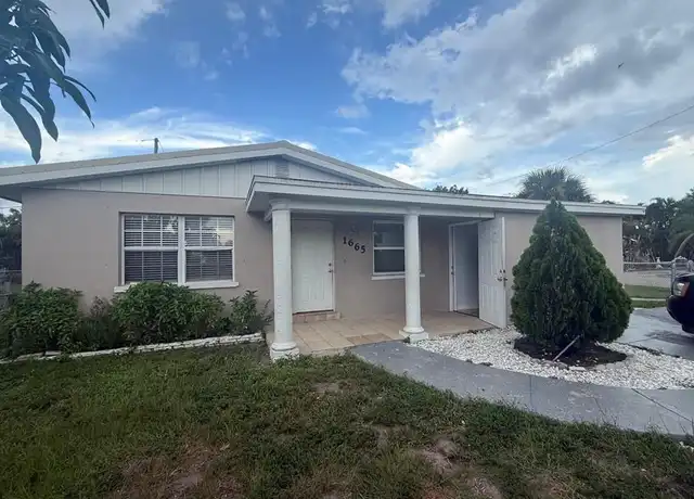 Property at 1665 Henderson Ave, Fort Myers, FL, 33916, 4 beds, 2 baths, [object Object]