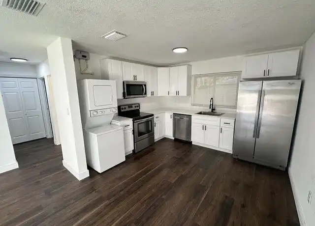 Property at 2111 Mara Ct Unit 2, Leesburg, FL, 34748, 3 beds, 1 bath, [object Object]