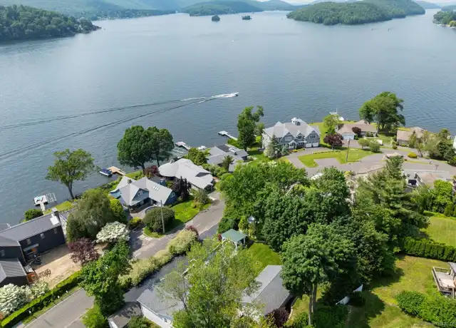 Property at 113 N Lake Shore Dr, Brookfield, CT, 06804, 4 beds, 3 baths, [object Object]