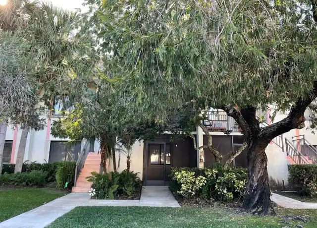 Property at 417 Lakeview Dr #104, Weston, FL, 33326, 2 beds, 2 baths, [object Object]