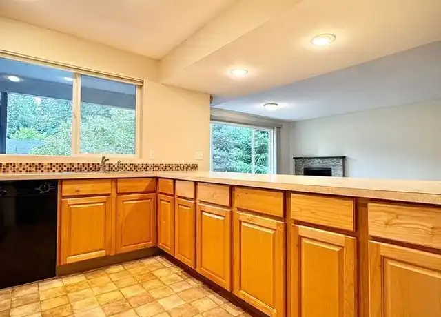 Property at 7325 NE 141st St Unit 7325, Kirkland, WA, 98034, 2 beds, 1 bath, [object Object]