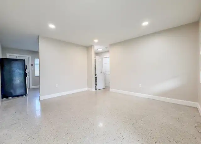 Property at 709 N 25th St, Fort Pierce, FL, 34947, 2 beds, 1 bath, [object Object]