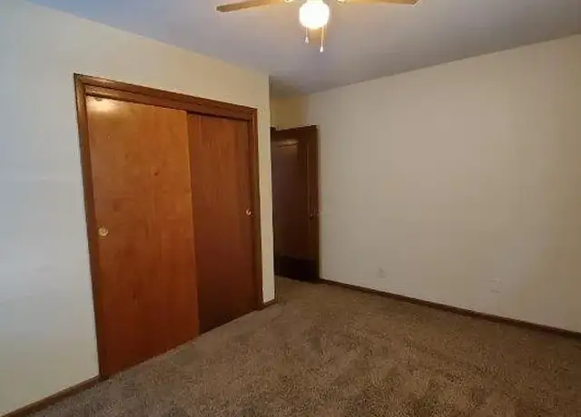 Photo of 1075 33rd St, Des Moines, IA 50311