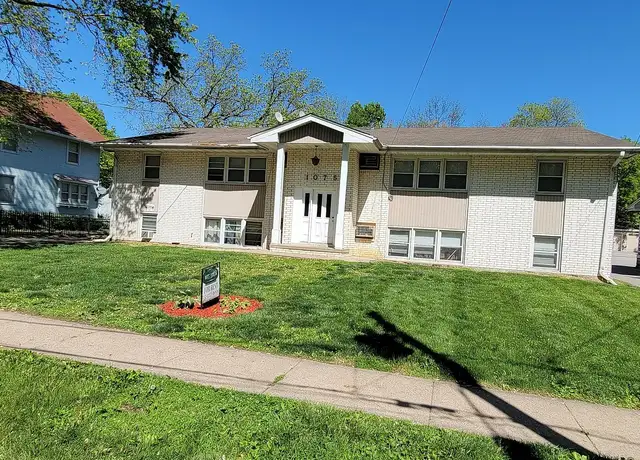 Photo of 1075 33rd St, Des Moines, IA 50311