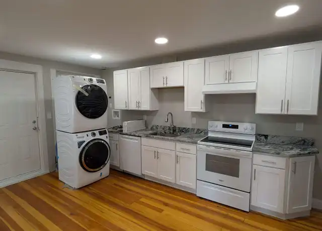 Property at 171 School St Unit 2E, Bristol, CT, 06010, 2 beds, 1 bath, [object Object]