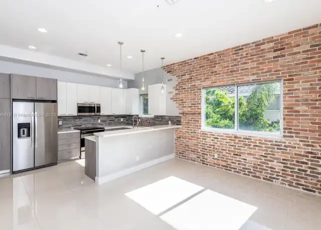 Property at 820 NE 7th St Unit G, Fort Lauderdale, FL, 33304, 3 beds, 3.5 baths, [object Object]