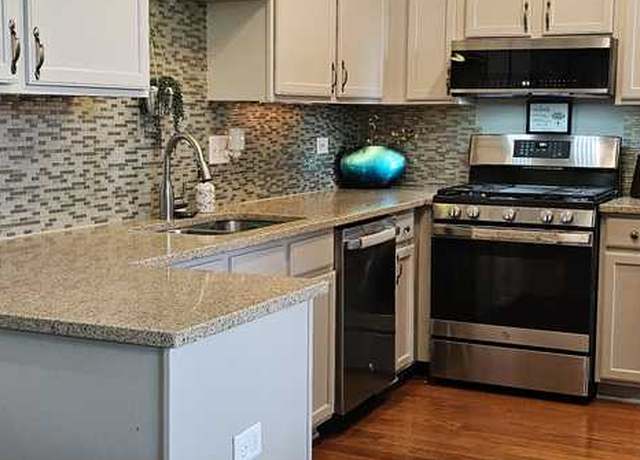 Photo of 112 S Barton Trl #112, Batavia, IL 60510