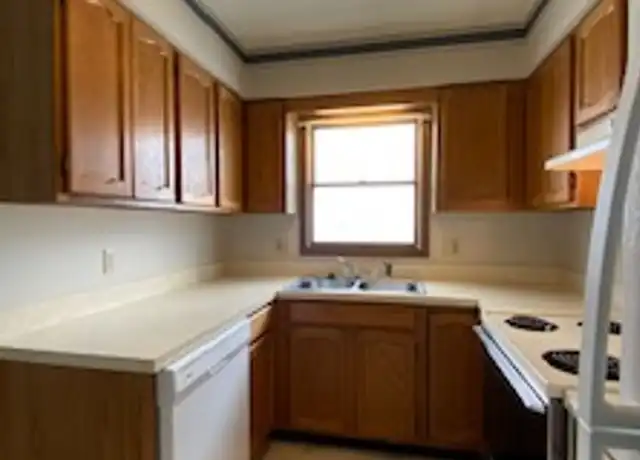 Property at 1906 N Sandcastle Dr Unit D, Warsaw, IN, 46582, 2 beds, 1 bath, [object Object]