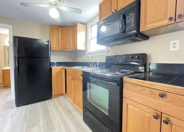 Property at 341 Varney St Unit 2, Manchester, NH, 03102, 2 beds, 1 bath, [object Object]