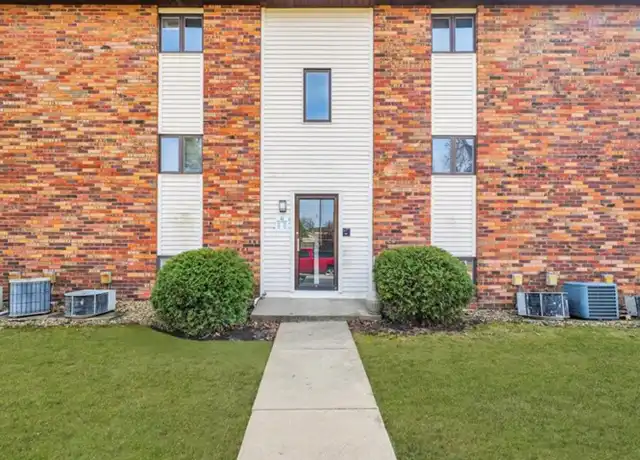 Property at 8 Ross Dr Unit 206, Bloomington, IL, 61701, 2 beds, 1.5 baths, [object Object]