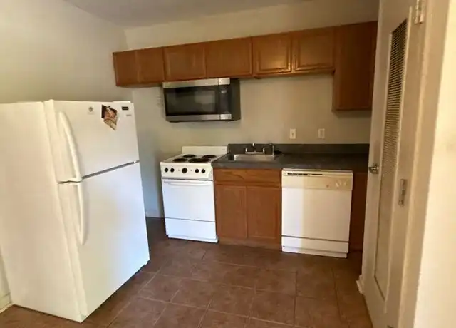 Property at 1609 W Pensacola St Unit 121, Tallahassee, FL, 32304, 1 bed, 1 bath, [object Object]