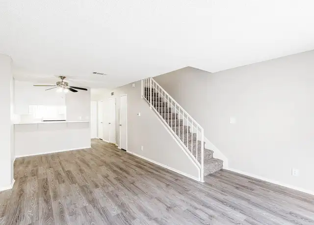 Photo of 2 Eaglefall Ave, CA 93536