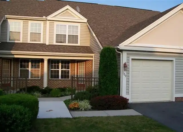 Property at 109 Oak Hill Ln, Reading, PA, 19610, 3 beds, 2.5 baths, [object Object]