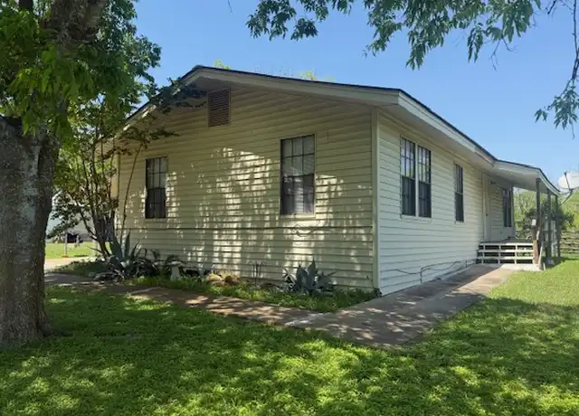 Property at 212 Pr 1020, Lockhart, TX, 78644, 3 beds, 1.5 baths, [object Object]