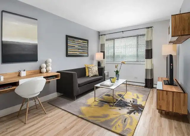 Property at 536 West Addison - 536 W Addison St, Chicago, IL, 60613, 0-1 beds, 1 bath, [object Object]