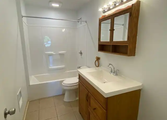 Property at 417 Orchard Ave Apt 2, Bellevue, PA, 15202, 2 beds, 1 bath, [object Object]