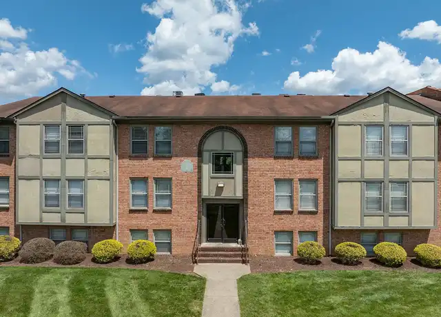 Property at Newberry Parc - 250 Olde English Ct, Louisville, KY, 40272, 1-2 bed, 1-2 bath, [object Object]