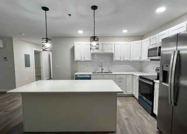 Property at 950 S Hebron Ave Apt 210H, Evansville, IN, 47714, 2 beds, 1 bath, [object Object]