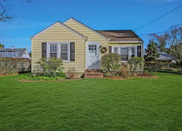 Property at 425 Old Shipyard Ln, Southold, NY, 11971, 3 beds, 1.5 baths, [object Object]