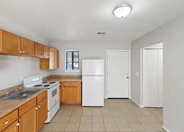 Property at 4144 Airport Rd, Waterford, MI, 48329, 1 bed, 1 bath, [object Object]