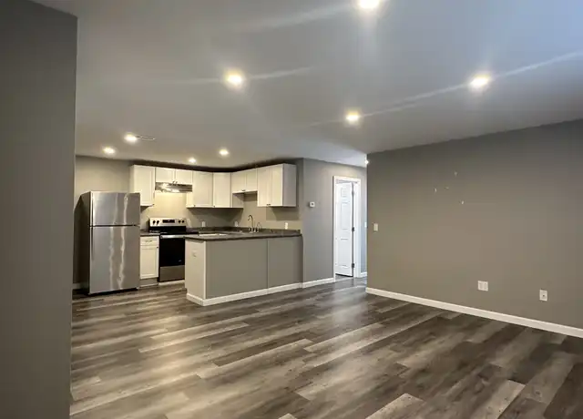 Property at 23 Tallman St Unit 3, New Bedford, MA, 02746, 2 beds, 1 bath, [object Object]