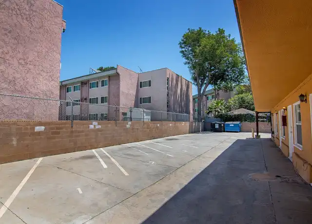 Property at Oxford Suites - 1930 S Oxford Ave, Los Angeles, CA, 90018, 0 beds, 1 bath, [object Object]