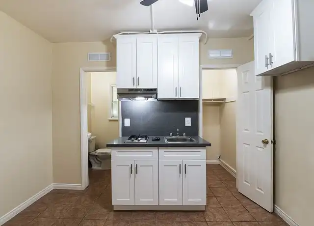 Property at Oxford Suites - 1930 S Oxford Ave, Los Angeles, CA, 90018, 0 beds, 1 bath, [object Object]