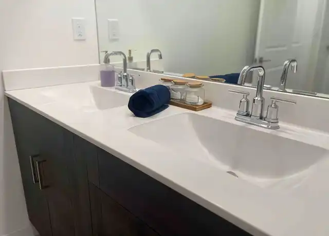 Property at 1773 SE 7th Ter, Homestead, FL, 33034, 5 beds, 2.5 baths, [object Object]