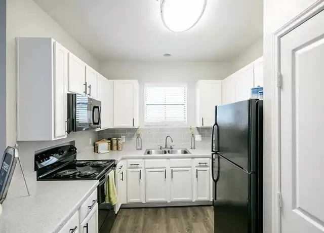 Property at The Benton - 6710 Babcock Rd, San Antonio, TX, 78249, 1 bed, 1 bath, [object Object]