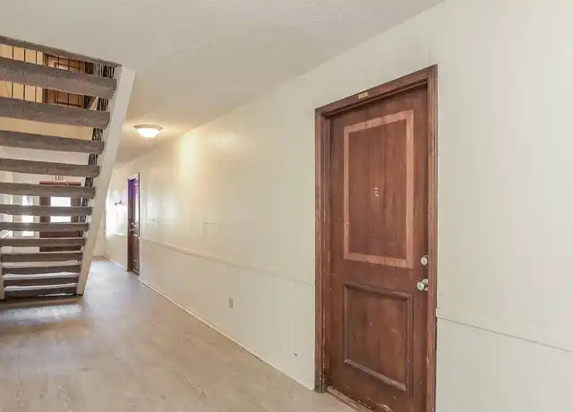 Property at Vines at Eleanor - 2626 N Meridian Ave, Oklahoma City, OK, 73107, 1 bed, 1 bath, [object Object]