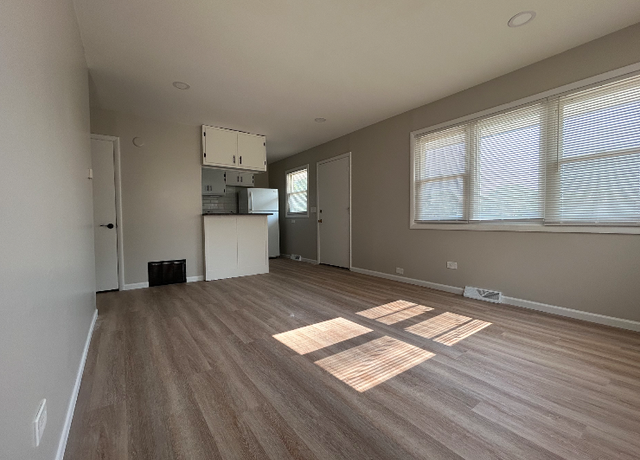 Photo of 1590 N La Fox St Unit 1, South Elgin, IL 60177