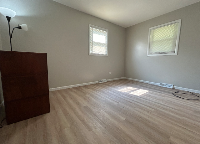 Photo of 1590 N La Fox St Unit 1, South Elgin, IL 60177