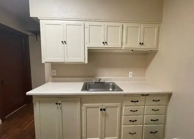 Property at 916 W Augusta Ave Unit 3, Spokane, WA, 99205, 1 bed, 1 bath, [object Object]