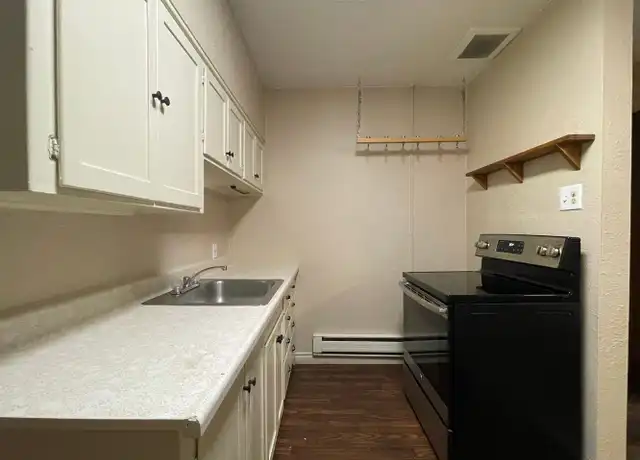 Property at 916 W Augusta Ave Unit 3, Spokane, WA, 99205, 1 bed, 1 bath, [object Object]