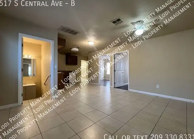 Property at 517 S Central Ave Unit B, Lodi, CA, 95240, 4 beds, 2 baths, [object Object]