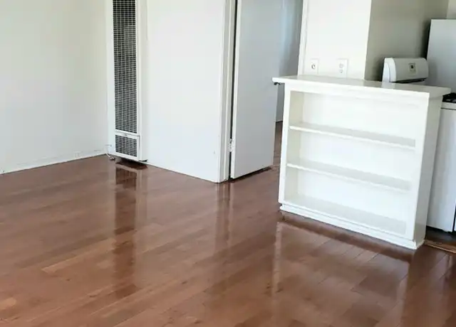 Property at 1909 N Beachwood Dr, Los Angeles, CA, 90068, 1 bed, 1 bath, [object Object]