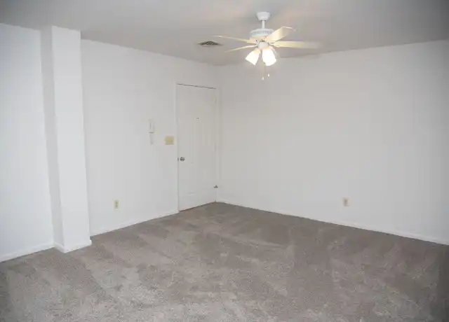 Property at 153 E High St Unit 102, Elizabethtown, PA, 17022, 2 beds, 1 bath, [object Object]