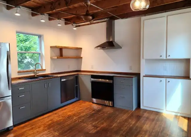 Property at 8 Depot Rd Unit 2, Falmouth, ME, 04105, 2 beds, 2 baths, [object Object]
