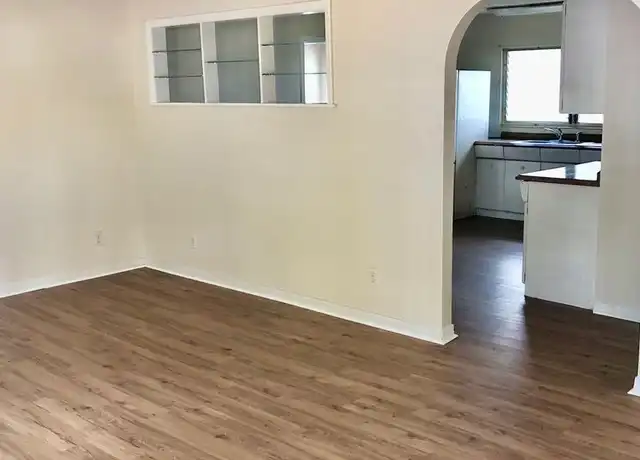 Property at 5039 Studio Dr, Zephyrhills, FL, 33542, 5 beds, 1 bath, [object Object]