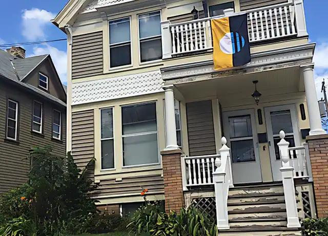 Property at 1832 N Warren Ave Unit 1834 Warren (lower), Milwaukee, WI, 53202, 2 beds, 1 bath, [object Object]