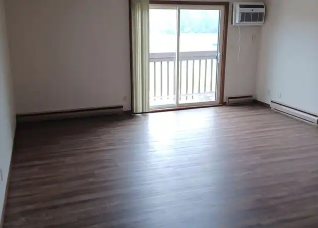 Property at 1015 Willow Ave Unit 1015 203, Sheboygan, WI, 53083, 2 beds, 1 bath, [object Object]