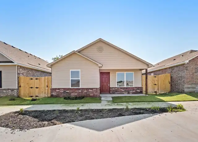 Property at 2476 N Raven Ln, Fayetteville, AR, 72704, 3 beds, 2 baths, [object Object]